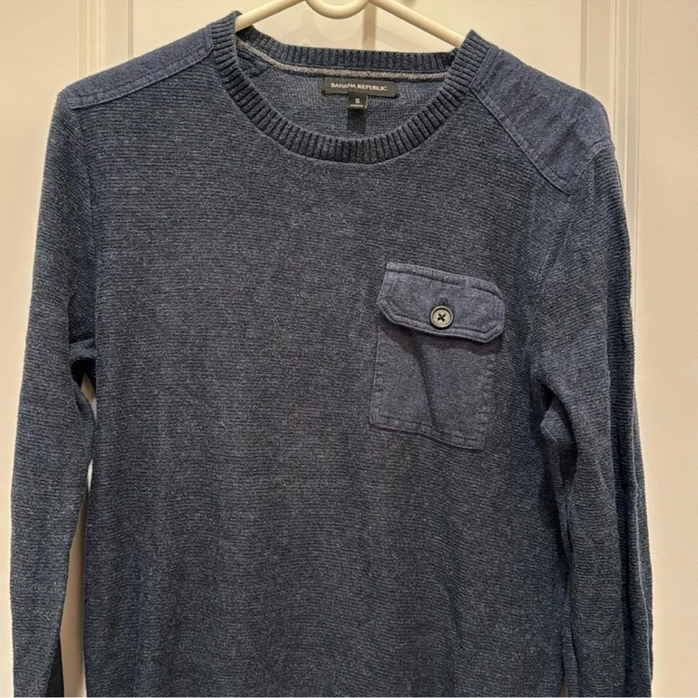 Banana Republic blue crewneck sweater Men’s small.